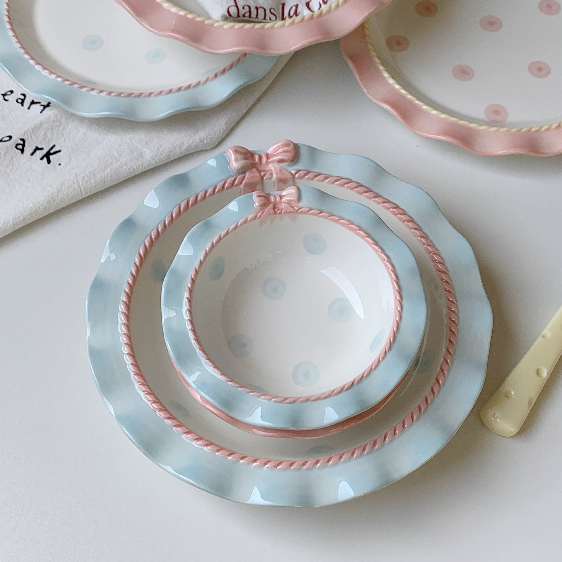 Service d'assiettes & bol - Petit noeud (3 pièces)