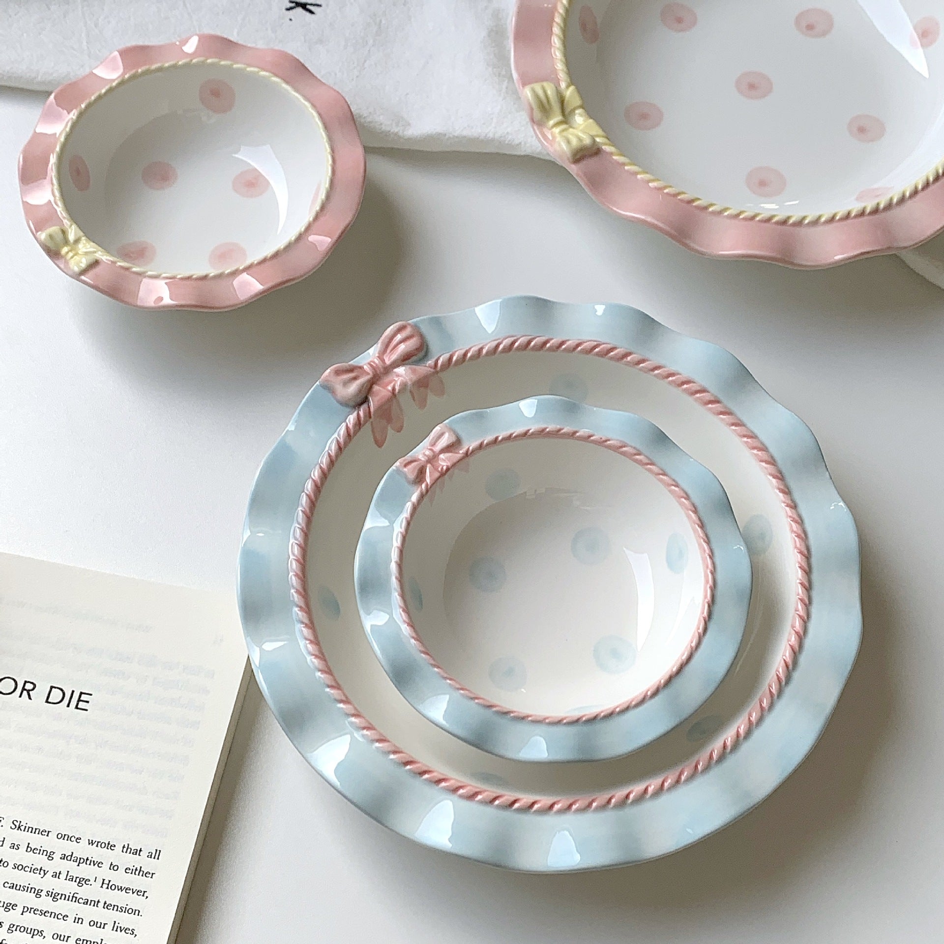 Service d'assiettes & bol - Petit noeud (3 pièces)
