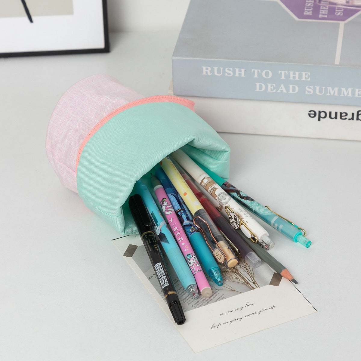 Étui à crayons - Canva Bucket