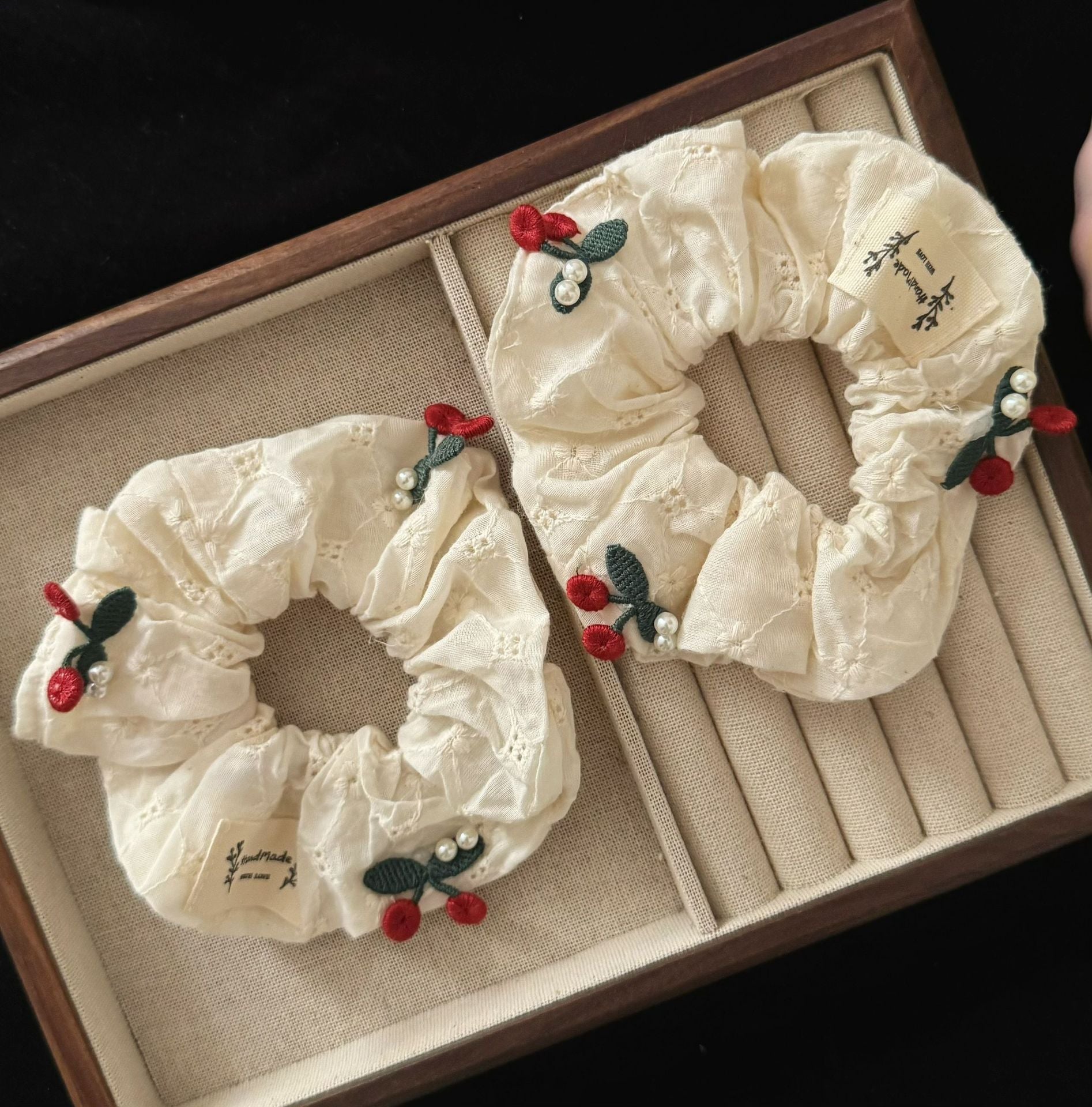 Chouchou dentelle & cerises